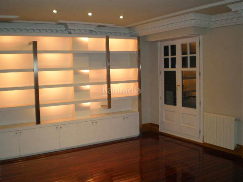 Foto df85c9d3-e05c-42c4-b9eb-85f3eb425993. Location attique avec chauffage parking dans Abandoibarra - Guggenheim Bilbao