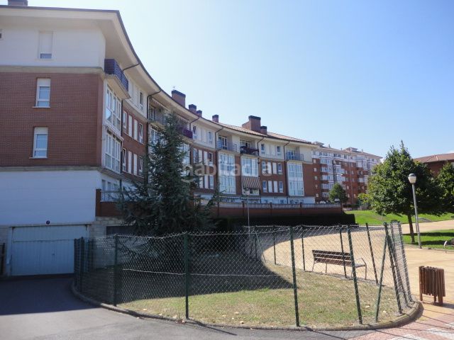 Foto 71242206-37a3-482a-932e-d702242fc726. Planta baixa amb calefacció aparcament a Aldekoena-Artatzagana-Sarriena Leioa