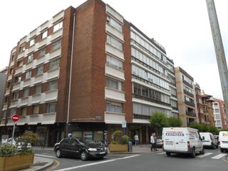 Miete Geschäftsraum in Calle las mercedes kalea 26. Lonja en zoma muy comercial