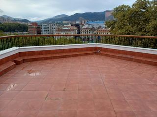 Attico  Campo de volantín pasealekua. Ático con gran terraza y vistas a todo bilbao