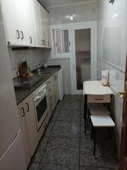 Appartamento in Carrer de vidal i ribas 4. Piso a reformar con parking incluido  negociable.