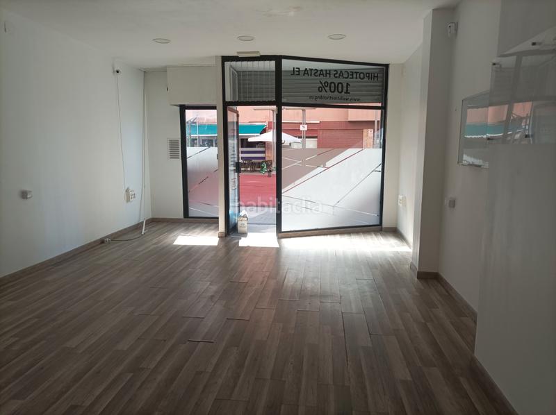 Foto 05750e2a-8d44-4c2c-929d-427283ea8b3d. Local comercial en plaça pere iv 3 local 48 m2 reformado en el centro en Llagosta (La)