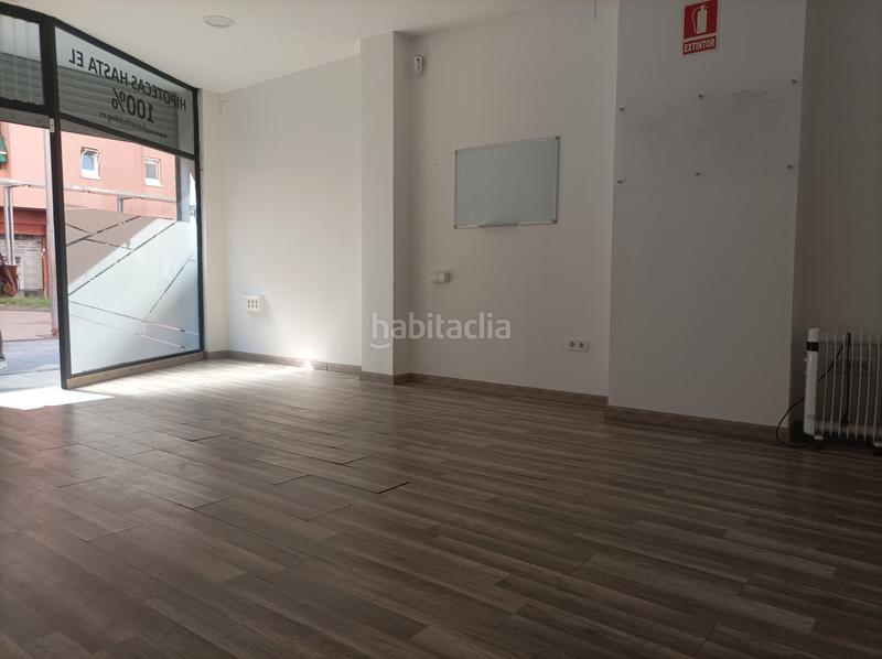 Foto 0fde5053-fd30-46c6-8a47-d0e5b6f1de47. Local comercial en plaça pere iv 3 local 48 m2 reformado en el centro en Llagosta (La)