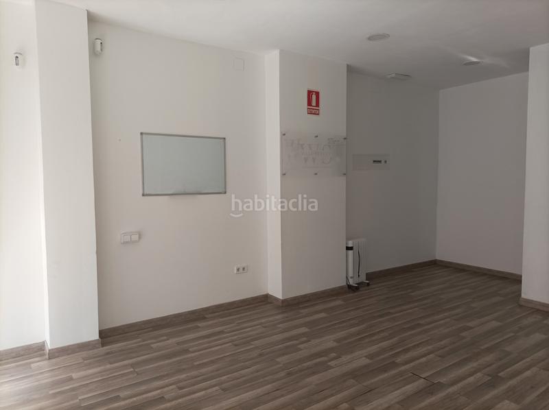 Foto 6d04c46a-6800-478d-9414-0168d9ab3049. Local comercial en plaça pere iv 3 local 48 m2 reformado en el centro en Llagosta (La)