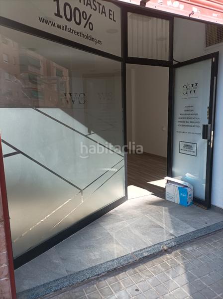 Foto c0711dcf-8576-4367-bfad-c7aa6db9c917. Local comercial en plaça pere iv 3 local 48 m2 reformado en el centro en Llagosta (La)