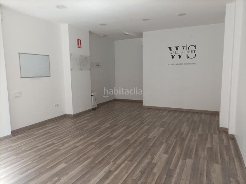 Foto ce7d7a58-2dbf-449d-b344-d5eb99b88ac4. Local comercial en plaça pere iv 3 local 48 m2 reformado en el centro en Llagosta (La)