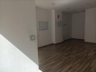 Local commercial à Plaça pere iv 3. Local 48 m2 reformado en el centro