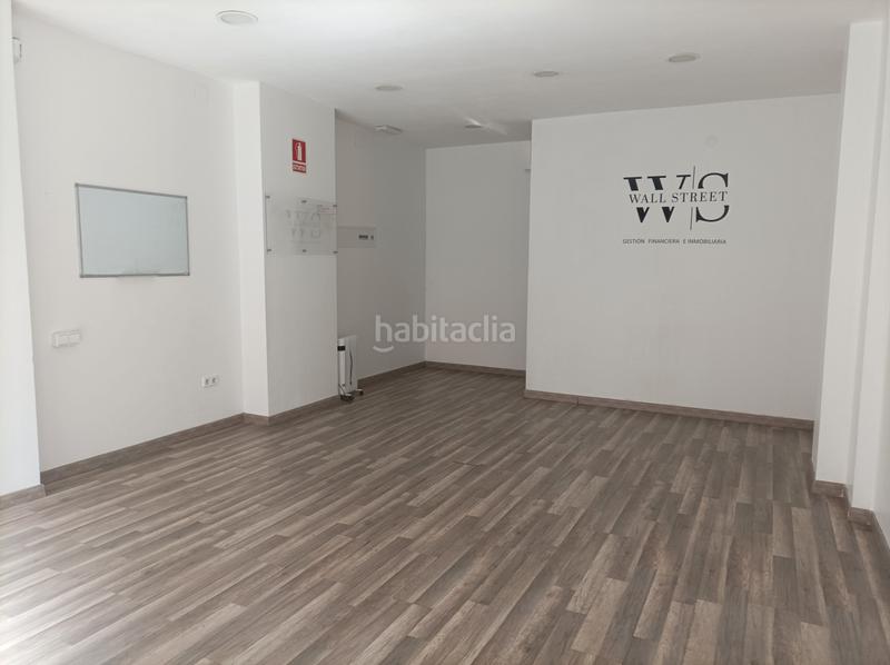Foto eb608c84-af69-46f3-9126-8f3b3b51472c. Local comercial en plaça pere iv 3 local 48 m2 reformado en el centro en Llagosta (La)