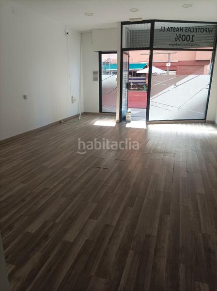 Foto f6ea5dfa-309e-418a-b06f-309f1f330bd9. Local comercial en plaça pere iv 3 local 48 m2 reformado en el centro en Llagosta (La)