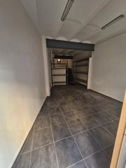 Location Local commercial à Carrer de sant joan de la creu 144. No apto para vivienda local en alquiler en sant crist badalona