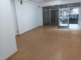 Location Local commercial à Carrer de l'agricultura 310. Local en alquiler calle agricultura