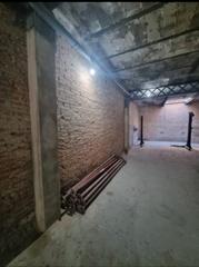 Lloguer Local Comercial a Carrer de castillejos 17. Local de 204m2 en bufala con vado en vigor