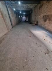Location Local commercial à Carrer de castillejos 17. Local de 204m2 en bufala con vado en vigor