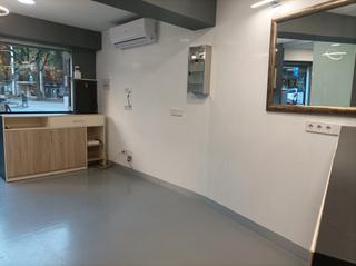 Lloguer Local Comercial a Avinguda de josep tarradellas 23. Local ideal para cualquier tipo de comercio excepto hostelería