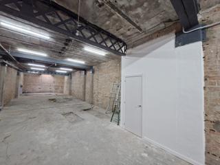 Alquiler Local Comercial en Carrer de castillejos 20. Local en alqulier ideal para empresas de construcción