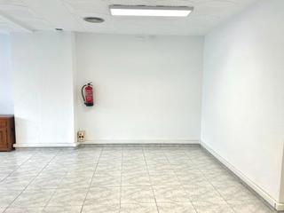 Location Local commercial à Avinguda de l'escultor monjo 10. Local a escasos minutos de la playa de vilassar