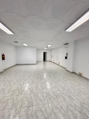Local Comercial a Avinguda de l'Escultor Monjo 10
