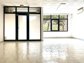 Business premise in Avinguda de l'Escultor Monjo 10