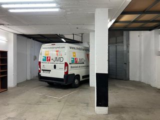Lloguer Local Comercial a Carrer del garrofer 50. Local 429 m2 en dos plantas con vado incluido