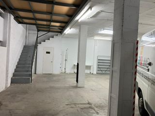 Lloguer Local Comercial a Carrer del garrofer 50. Local 429 m2 en dos plantas con vado incluido