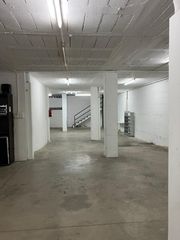 Miete Geschäftsraum in Carrer del garrofer 50. Local 429 m2 en dos plantas con vado incluido