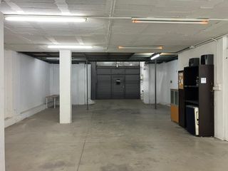 Miete Geschäftsraum in Carrer del garrofer 50. Local 429 m2 en dos plantas con vado incluido