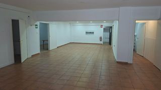 Lloguer Local Comercial a Carrer del general palafox 31. Espectacular local listo para emprender o ampliar tu negocio.