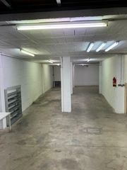 Piano terra in Carrer del garrofer 50. Local 429 m2 en dos plantas con posibilidad de cambio de uso a v