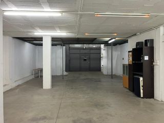 Planta baixa a Carrer del garrofer 50. Local 429 m2 en dos plantas con posibilidad de cambio de uso a v