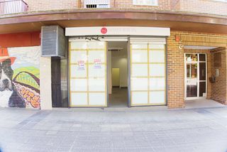 Local Comercial a Calle Urzainqui 4