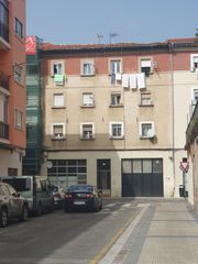 Apartament  Calle de santa engracia. Solo inversores , vivienda arrendada