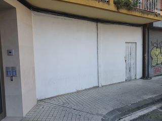 Local Comercial a Calle Monasterio Viejo de San Pedro