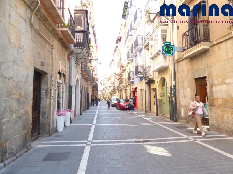 Foto ec31d893-0ea0-4df6-9f79-f95ca9a30f7f. Local comercial a calle de san antón 63 a Casco Antiguo Pamplona / Iruña