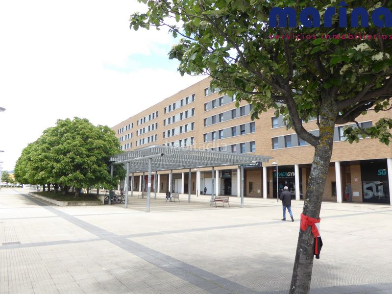 Foto cf57b043-5408-417c-9e34-f4c5404625c8. Local comercial a calle de santa engracia 7 a Buztintxuri Pamplona / Iruña