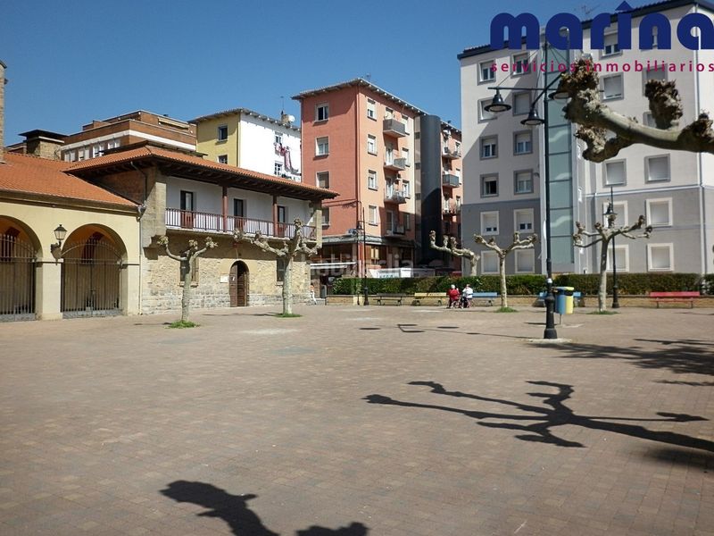Foto 5d7a79e5-11e2-48ab-b325-bc10bc5daab2. Local comercial a calle de las maestras 3 a Burlada