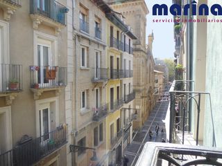 Pis  Calle calderería. Piso exterior con dos balcones en caso viejo. para entrar a vivi