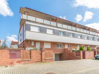 Casa aparellada a Aranguren. Vivienda pareada  venta aranguren