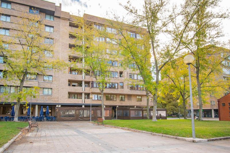 Foto cd7da95f-a7cf-4952-aeb0-1a2c2c35217d. Piso en plaza felix huarte 7 en Iturrama Pamplona / Iruña