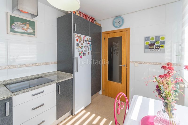 Foto c461cbef-56ad-428e-b167-fa41930aa2a9. Casa adossada a calle iparberoki 59 a Beriáin