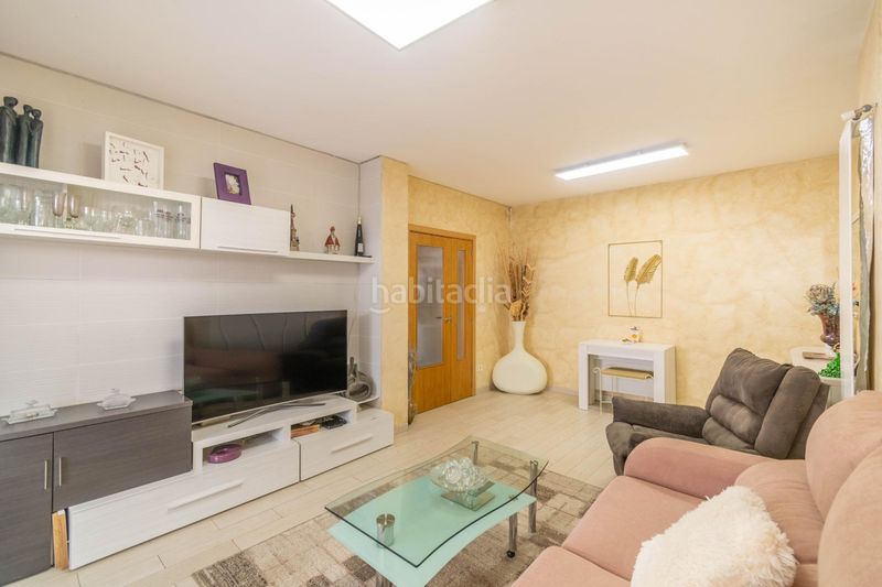 Foto e3fc2ee1-a769-4878-bcb7-6a96bcbd053c. Casa adossada a calle iparberoki 59 a Beriáin
