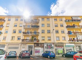 Pis a Calle de vidángoz 16. 3hab  1b y balcón, reformado rochapea