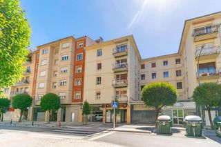 Piano terra  Calle de abejeras 31. Excelente piso de 3 hab y 1 baño, balcón, luz en abejeras