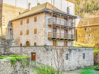 Masia a Barrio espandoya 18. Casa espectacular en uztárroz