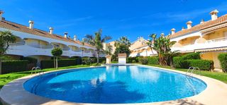 Rent Semi detached house in Cami assagador de les flaretes 5. Adosado con salida directa a la zona de la piscina a 300 mts de