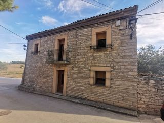 Casa  Carrer de la bassa. Casa con 6 habitaciones con parking, calefacción y vistas a la m