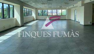 Lloguer Local Comercial  Carrer del mas d'en colom. En el polígono la canaleta