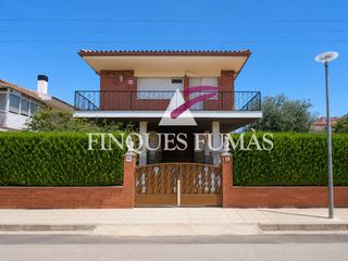 Chalet  Carrer de les dàlies. Oportunidad