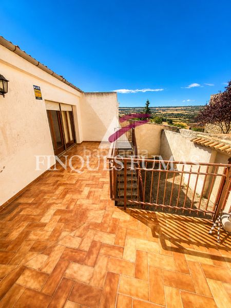 Foto 4407a4e3-8cec-4339-86b0-1cfe67eb82c9. Casa amb xemeneia aparcament a Montoliu de Segarra