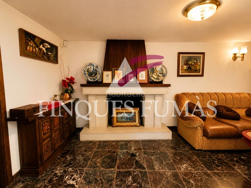 Foto bdf65835-081a-4b4e-b760-8428e151ebf8. Casa amb xemeneia aparcament a Montoliu de Segarra