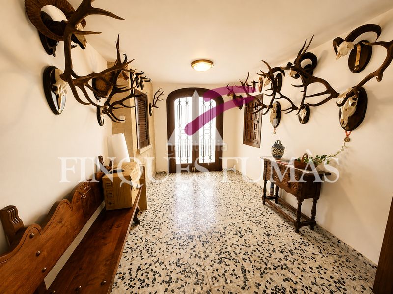 Foto ecd10ac5-312c-462b-a480-134464cf78d4. Casa amb xemeneia aparcament a Montoliu de Segarra
